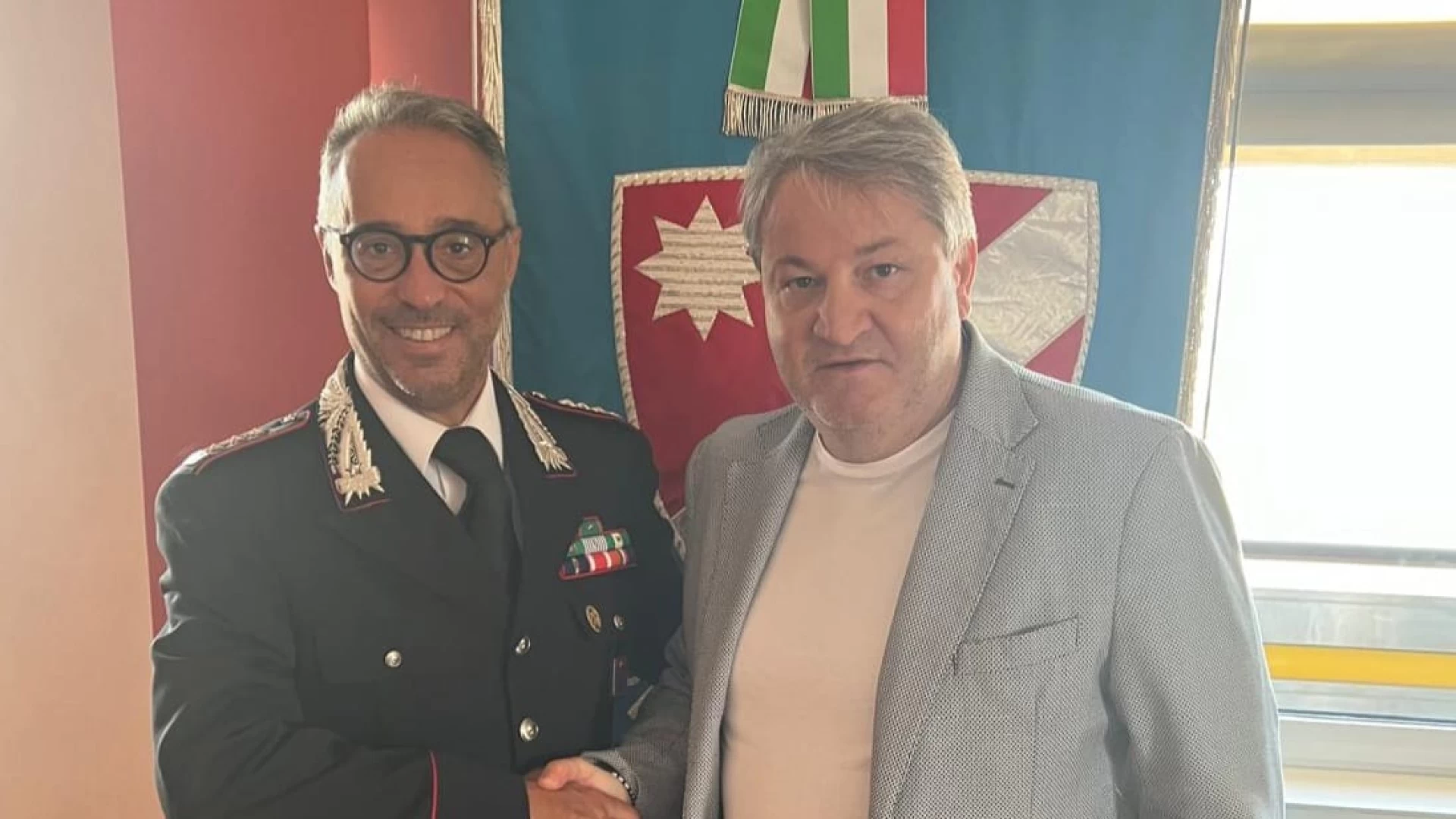 Campobasso: il presidente della giunta regionale Roberti saluta il colonnello Dellegrazie che sta per lasciare il Molise.